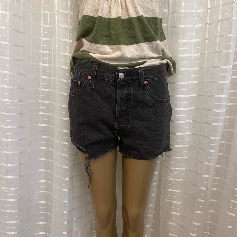 Black distressed bottom Levi 501 shorts
